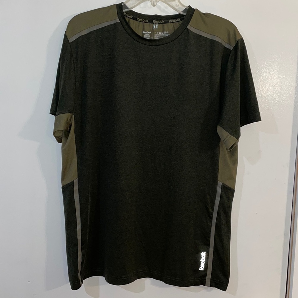 NWOT Reebok men's T-shirt Size M gray and green